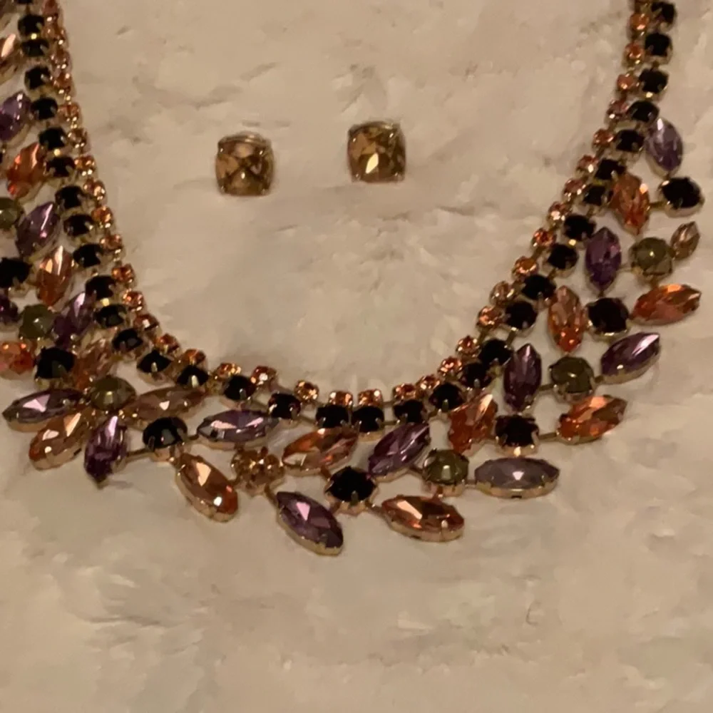 Versona pink and purple Necklace and earring set (3 for $15 item)